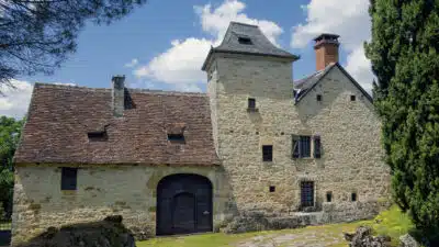 L'élégance unique de l'enduit effet pierre : sublimer vos murs et façades !