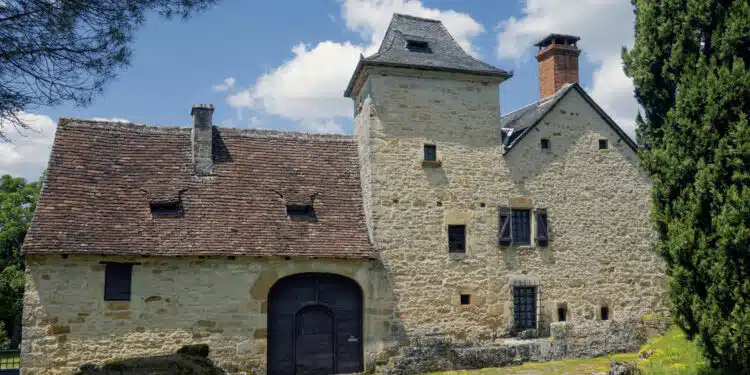 L'élégance unique de l'enduit effet pierre : sublimer vos murs et façades !