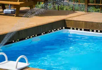 Piscine hors-sol en bois : une option élégante pour votre jardin !