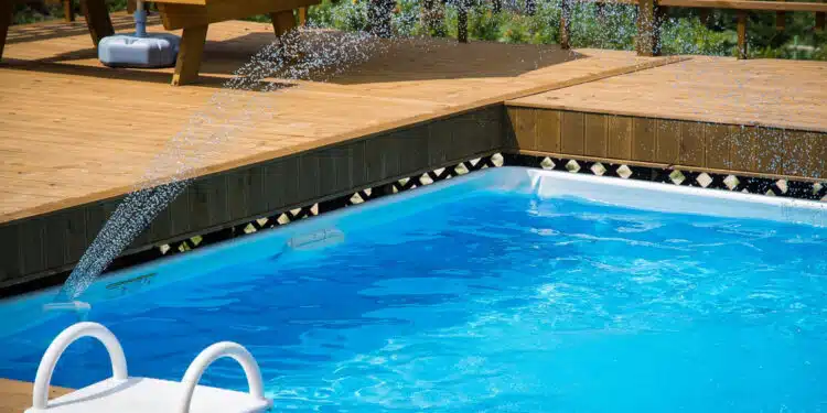 Piscine hors-sol en bois : une option élégante pour votre jardin !